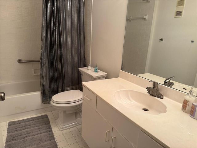 5914 Regal Glen Drive 205, Boynton Beach, FL 33437