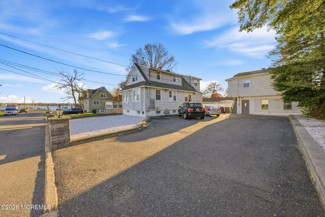 11 Gladney Avenue, Toms River, NJ 08753