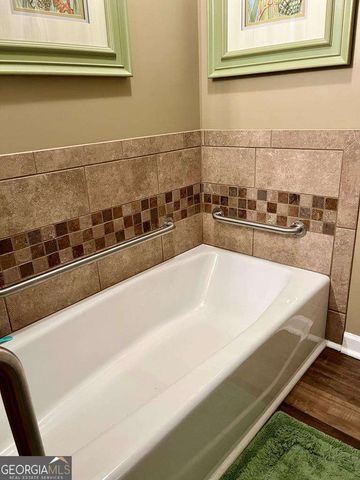 103 Meadowood Lane, Fitzgerald, GA 31750