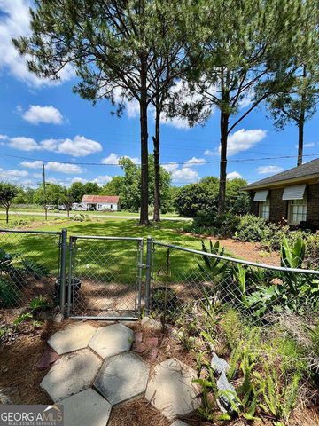 103 Meadowood Lane, Fitzgerald, GA 31750