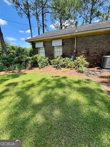 103 Meadowood Lane, Fitzgerald, GA 31750