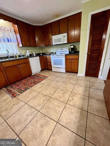 103 Meadowood Lane, Fitzgerald, GA 31750