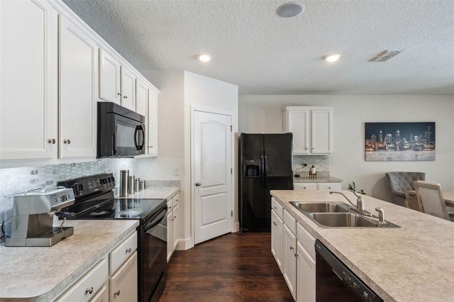 5946 CHURCHILL SQ WAY, Groveland, FL 34736