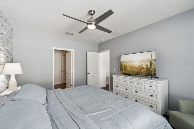 5946 CHURCHILL SQ WAY, Groveland, FL 34736