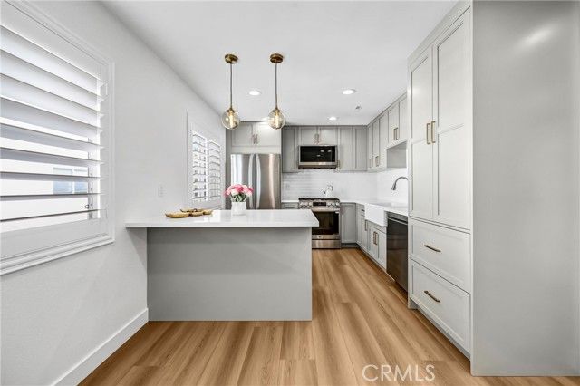 9502 Via Salerno, Burbank, CA 91504