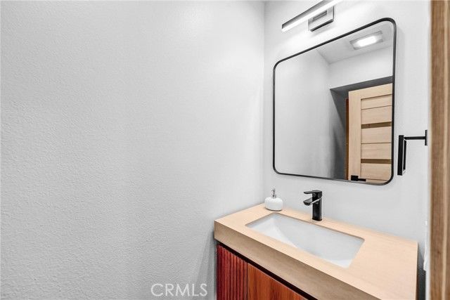 9502 Via Salerno, Burbank, CA 91504