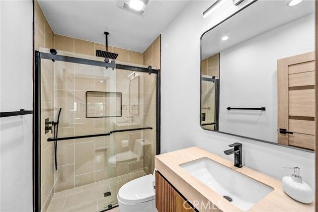 9502 Via Salerno, Burbank, CA 91504