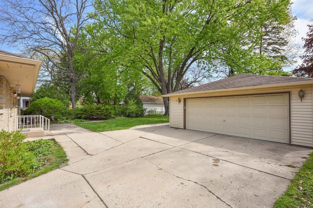 2964 104th STREET, West Allis, WI 53227