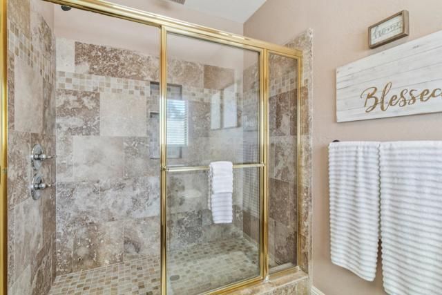 29950 Robbie Ln, Vista, CA 92084