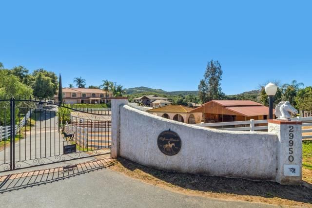29950 Robbie Ln, Vista, CA 92084