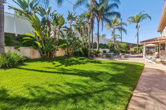 29950 Robbie Ln, Vista, CA 92084