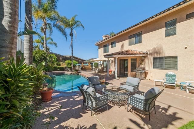 29950 Robbie Ln, Vista, CA 92084