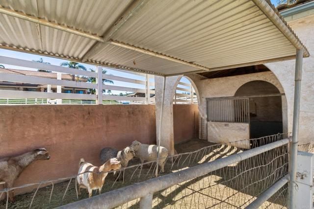 29950 Robbie Ln, Vista, CA 92084