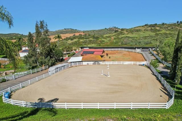 29950 Robbie Ln, Vista, CA 92084