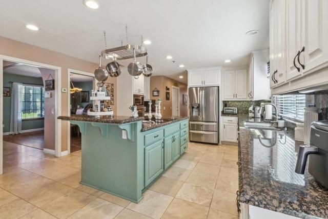 29950 Robbie Ln, Vista, CA 92084