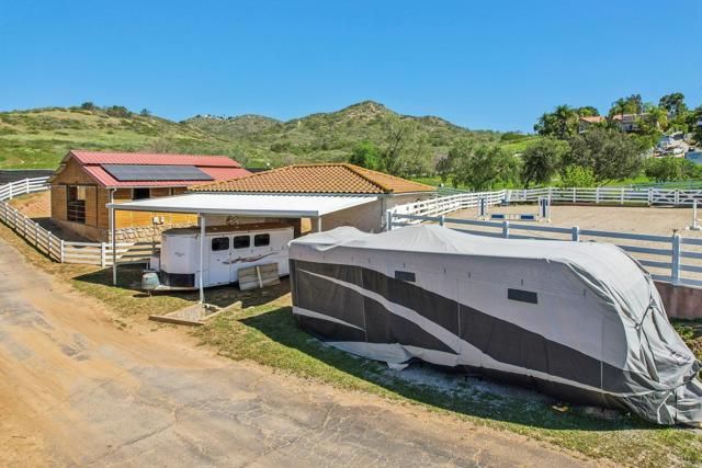 29950 Robbie Ln, Vista, CA 92084