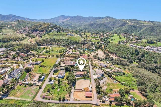29950 Robbie Ln, Vista, CA 92084