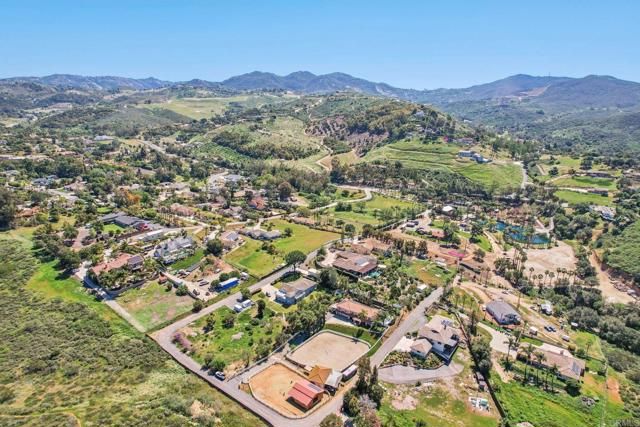 29950 Robbie Ln, Vista, CA 92084