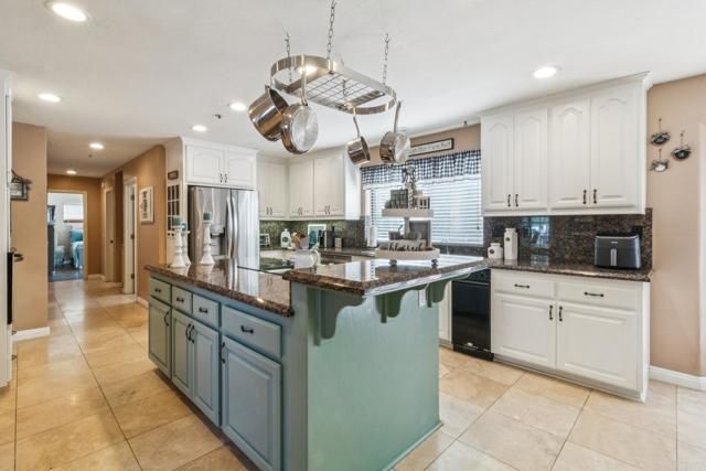 29950 Robbie Ln, Vista, CA 92084