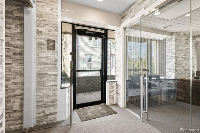 33604 Grand River Avenue, Farmington, MI 48335