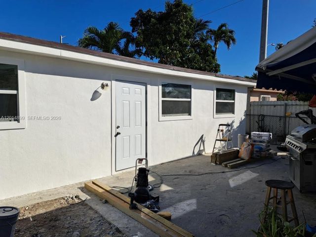511 NW 62nd Ave, Miami, FL 33126