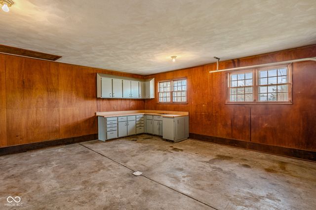 2215 Albany Street, Beech Grove, IN 46107