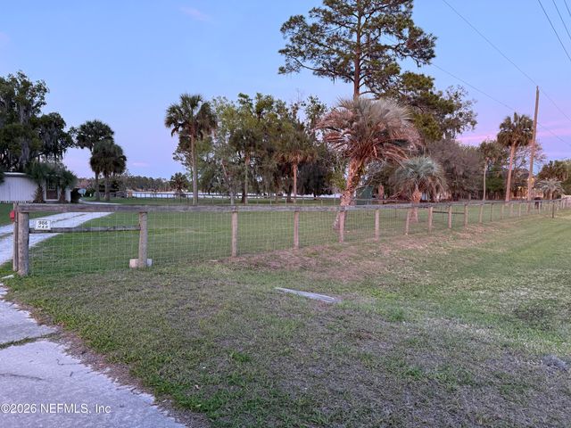 986 STATE ROAD 20, Interlachen, FL 32148
