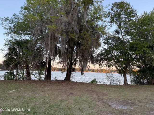 986 STATE ROAD 20, Interlachen, FL 32148