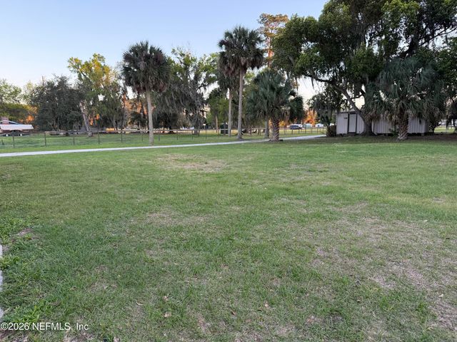 986 STATE ROAD 20, Interlachen, FL 32148