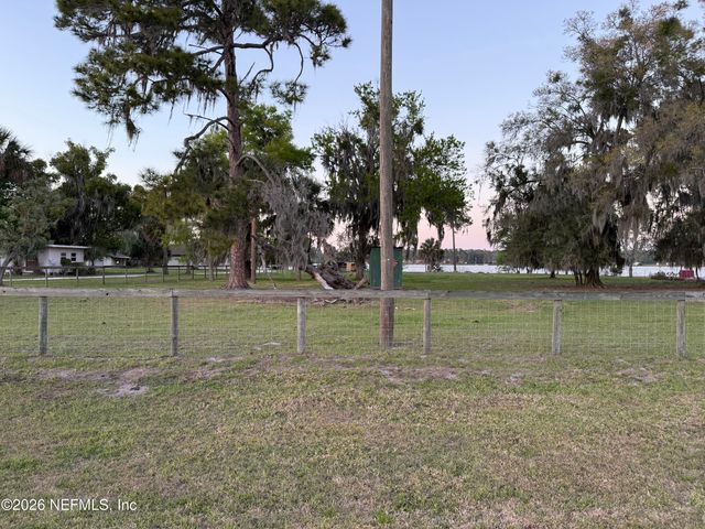 986 STATE ROAD 20, Interlachen, FL 32148