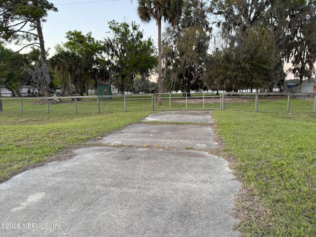 986 STATE ROAD 20, Interlachen, FL 32148