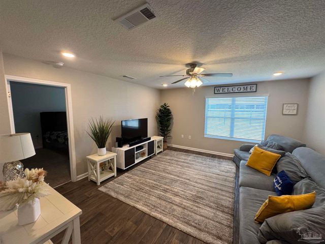 6414 Churchill Cir, Milton, FL 32583