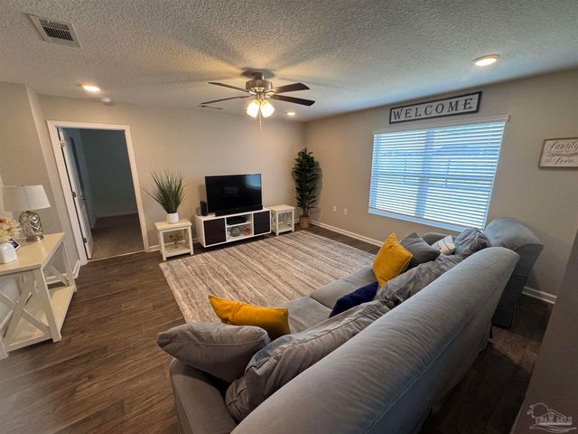 6414 Churchill Cir, Milton, FL 32583