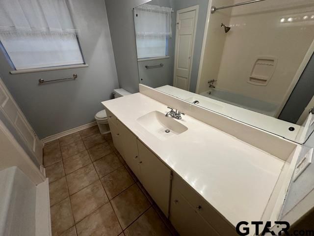 300 Robert E Lee Dr, Tyler, TX 75703