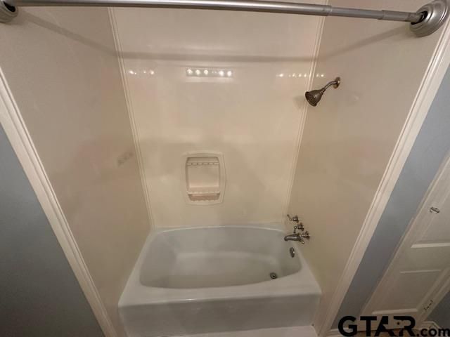 300 Robert E Lee Dr, Tyler, TX 75703