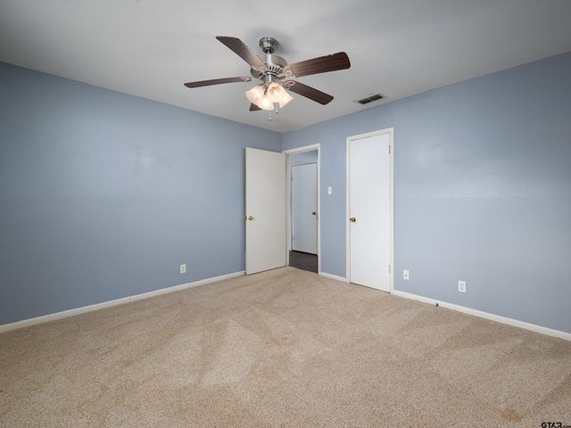 300 Robert E Lee Dr, Tyler, TX 75703