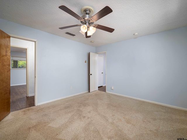 300 Robert E Lee Dr, Tyler, TX 75703