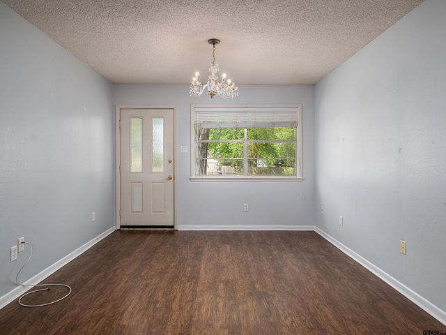 300 Robert E Lee Dr, Tyler, TX 75703