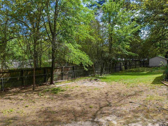 300 Robert E Lee Dr, Tyler, TX 75703