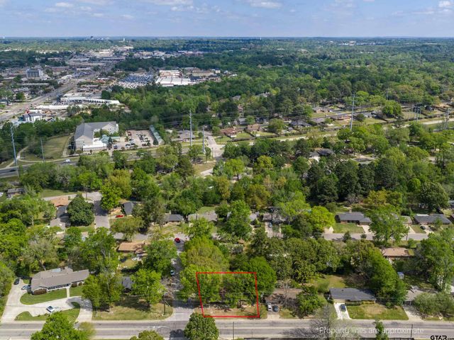 300 Robert E Lee Dr, Tyler, TX 75703