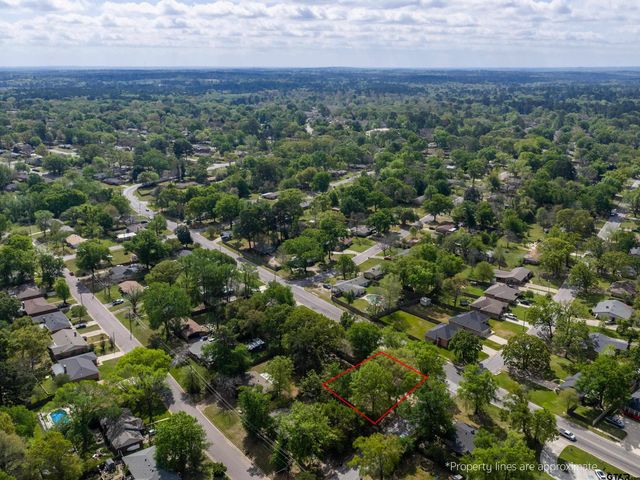 300 Robert E Lee Dr, Tyler, TX 75703