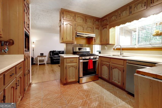 134 Hidden Valley Road, Fayetteville, GA 30214