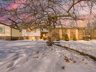 2365 Niagara Drive, Troy, MI 48083