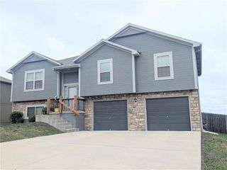 420 Sunflower Drive, Raymore, MO 64083