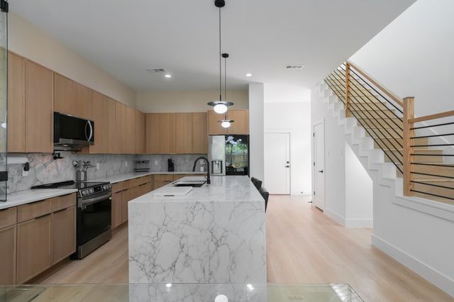 1908 Duluth Street, Dallas, TX 75212