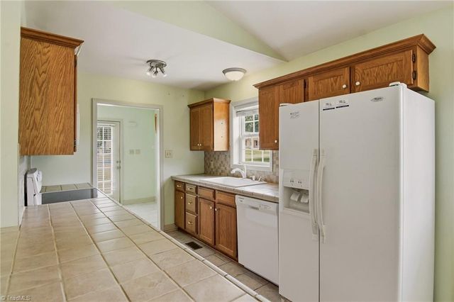 108 Mccleskey Drive, Yadkinville, NC 27055