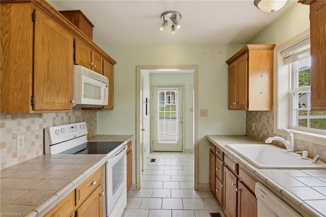 108 Mccleskey Drive, Yadkinville, NC 27055