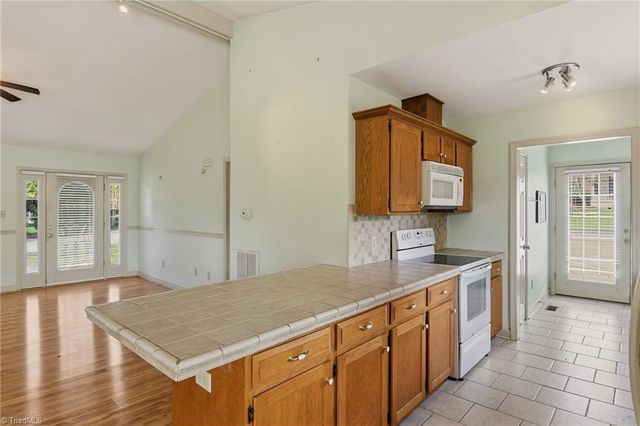 108 Mccleskey Drive, Yadkinville, NC 27055