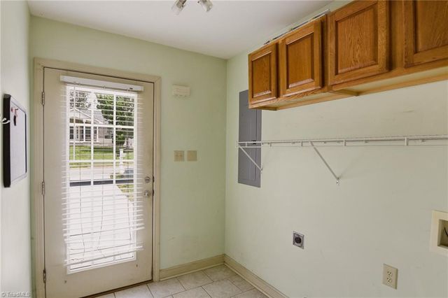 108 Mccleskey Drive, Yadkinville, NC 27055