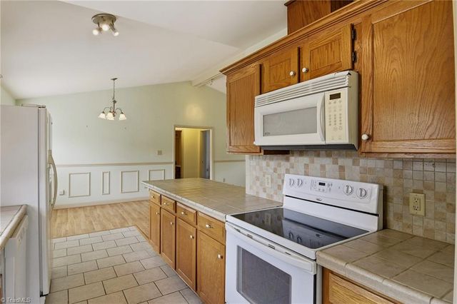 108 Mccleskey Drive, Yadkinville, NC 27055